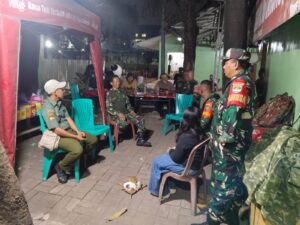 Babinsa Koramil 06/Cakung Bersama Tiga Pilar dan Warga Perkuat Patroli/Siskamling, Wujudkan Lingkungan Aman