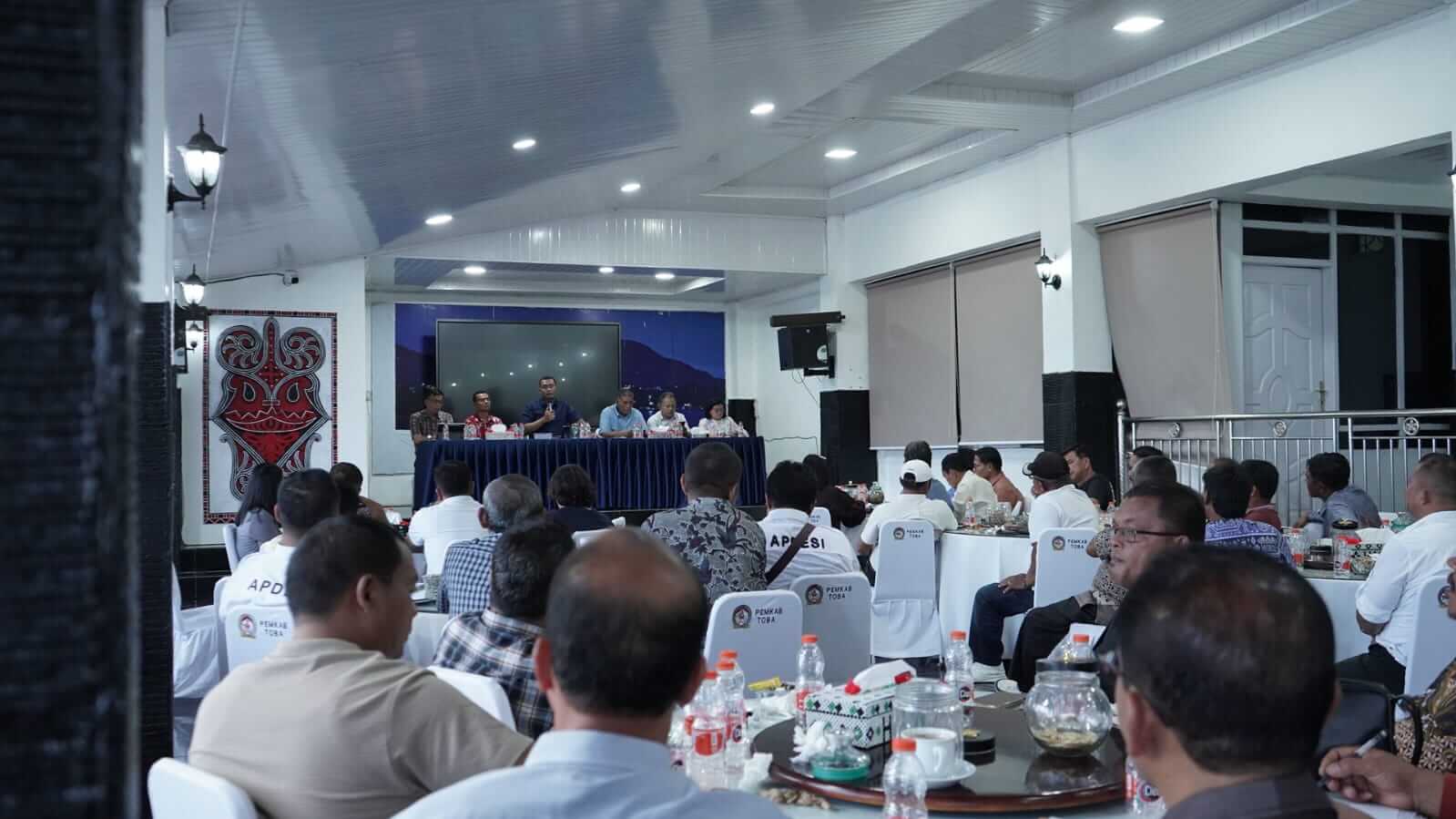 Perkuat Sinergi, Pemkab Toba Gelar Pertemuan Triwulan APDESI Bahas Tantangan Pemerintahan Desa