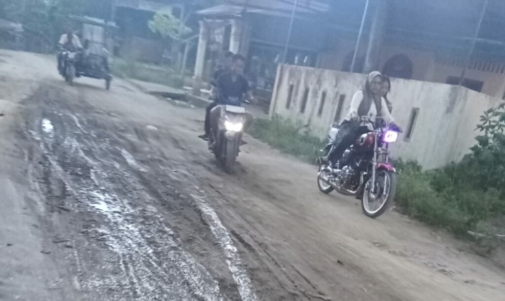 Janji Perbaikan Jalan Dipertanyakan, Warga Silom-Lom Keluhkan Debu dan Kerusakan