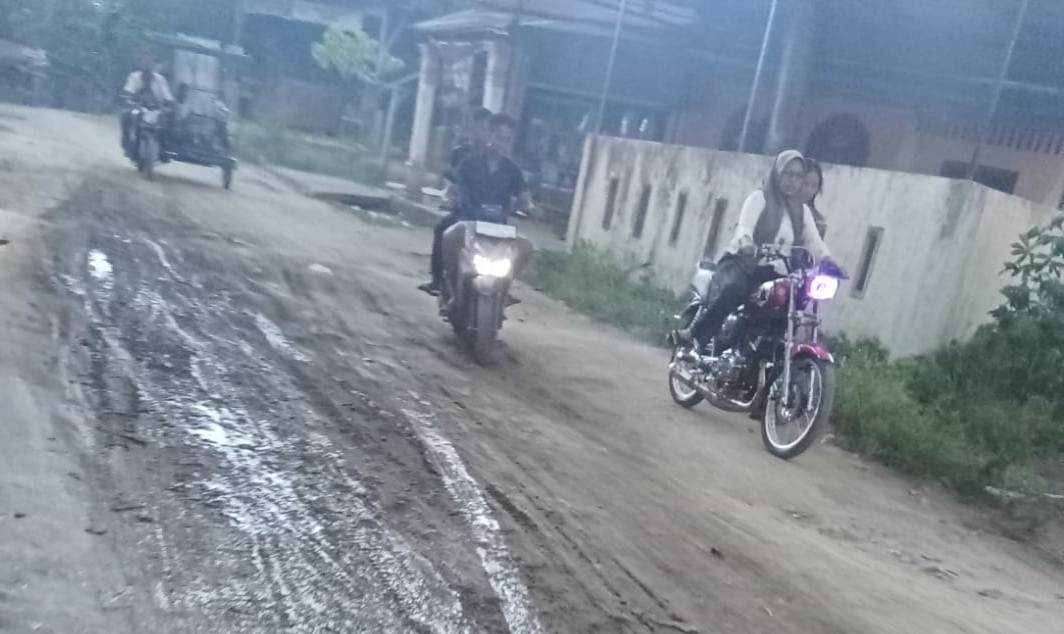 Janji Perbaikan Jalan Dipertanyakan, Warga Silom-Lom Keluhkan Debu dan Kerusakan