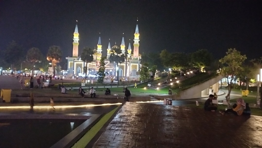 Foto: Wajah Alun-alun Kota Tuban yang tak pernah kehilangan pesonanya.