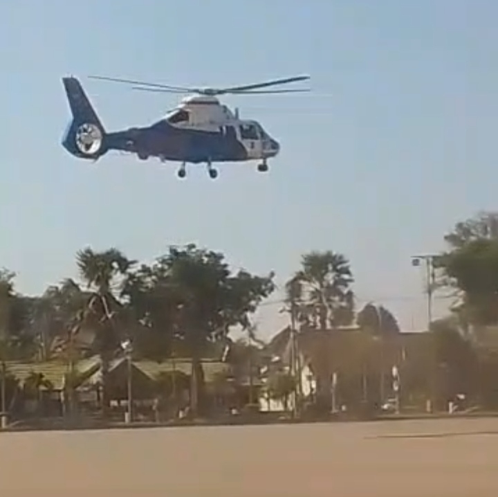 Foto: Helikopter kapolda Jatim saat melaksanakan gladi bersih di kabupaten Tuban.