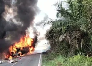 Kecelakaan Maut Musi Rawas Bakar Bus ALS Tangki