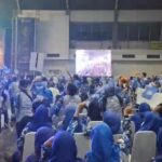 Aksi Damai Relawan PAN Sidoarjo Protes Distribusi Paket