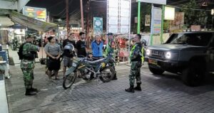 Koramil 02/Pondok Gede dan Polsek Pondok Gede Gelar Patroli Malam Antisipasi Kejahatan Pada Wilayah Rawan