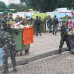 Aksi Bersih-bersih Sampah di Monas Setelah Pam May Day ‎