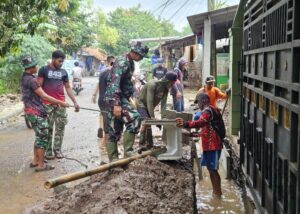 Pembangunan Saluran Air TMMD Ke-128 Kodim 0507/Bekasi Dikebut, Satgas Bersinergi Demi Kesejahteraan Warga