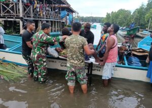 Satgas TMMD Tunjukkan Kepedulian dengan Evakuasi Warga Sakit