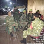 Patroli Malam Minggu, Koramil 05/Kramatjati-Makasar Bersama Warga Ciptakan Wilayah Aman dan Kondusif