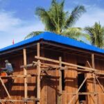 Satgas TMMD Ke-128 Kodim 1710/Mimika: Pemasangan Atap Rampung, Progres Pembangunan 5 Rumah Capai 90 Persen