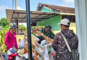 Pedagang Sayur Keliling Ikut Rasakan Berkah TMMD Reguler ke-128 Kodim Sragen