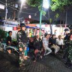Patroli Komduk, Babinsa dan Warga Bersatu Jaga Wilayah Tetap Kondusif