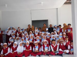 Rita Yuana Raih Penghargaan Nasional Lewat Buku Cita-cita Siswa Desa
