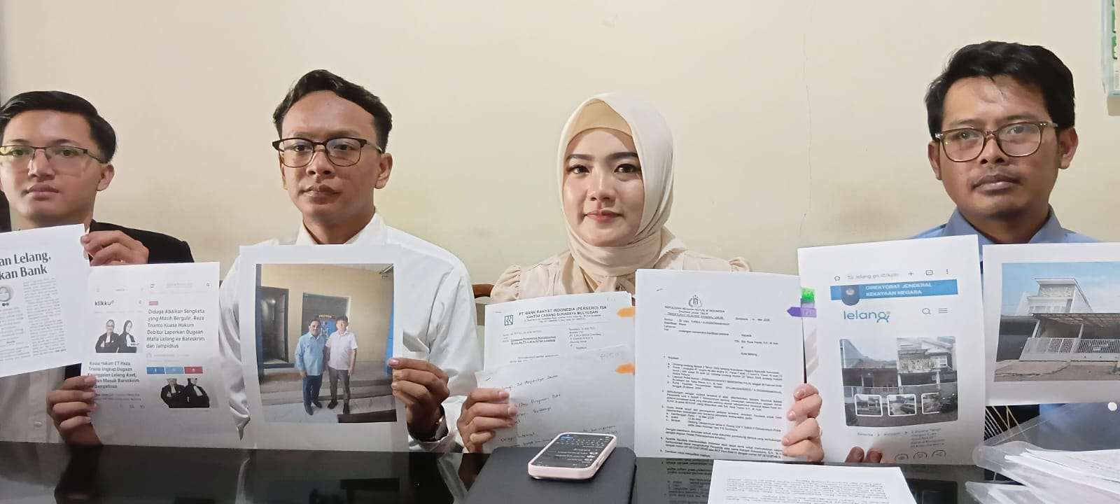 Foto: Kuasa hukum debitur ET menjelaskan dugaan persoalan hukum dalam proses lelang aset oleh BRI Cabang Mulyosari Surabaya yang kini dilaporkan ke Bareskrim Polri dan Jampidsus.