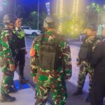 Babinsa Koramil 08/Duren Sawit Gelar Patroli dan Siskamling Keliling Bersama Komponen Masyarakat