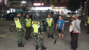 Wujud Kepedulian Terhadap Warga, Babinsa Koramil 03/Teluk Pucung Gencarkan Patroli Malam Antisipasi Kamtibmas