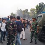 Kesigapan Denmadam Jaya Kerahkan Mobil Water Tank Padamkan Api Saat Aksi Demo di Depan UKI