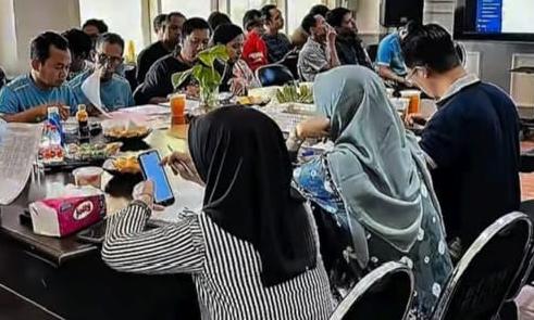 Kepala Bapenda Lamongan, Edy Yunan Akhmadi saat sosialisasi pembayaran Pajak Kendaraan Bermotor (PKB) dan Bea Balik Nama Kendaraan Bermotor (BBNKB)