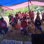Kebersamaan Lewat Layar dan Sembako Kepala Suku