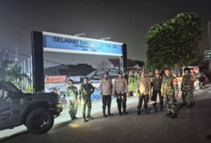 Jaga Ketenangan Warga, Babinsa Koramil 02/Pondok Gede Intensifkan Patroli Kewilayahan
