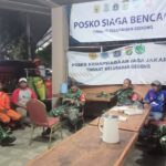 Babinsa Koramil 03/Ps.Rebo-Ciracas Bersama Tiga Pilar dan Warga Perkuat Patroli Malam