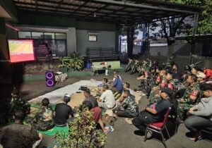 Nobar Gembira Piala Dunia di Koramil 02/Pondok Gede, Pererat Kebersamaan dan Silaturahmi dengan Warga