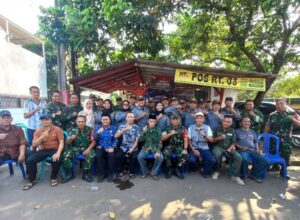 Nobar Piala Dunia Perkuat Kebersamaan, Koramil 04/Jati Asih Bersama Masyarakat dan Linmas Bangun Soliditas untuk Tugas ke Depan