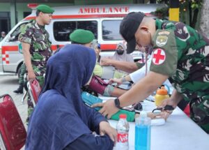 Peduli Kesehatan Masyarakat , TNI Gelar Bakti Kesehatan Gratis di CFD Kota Bekasi