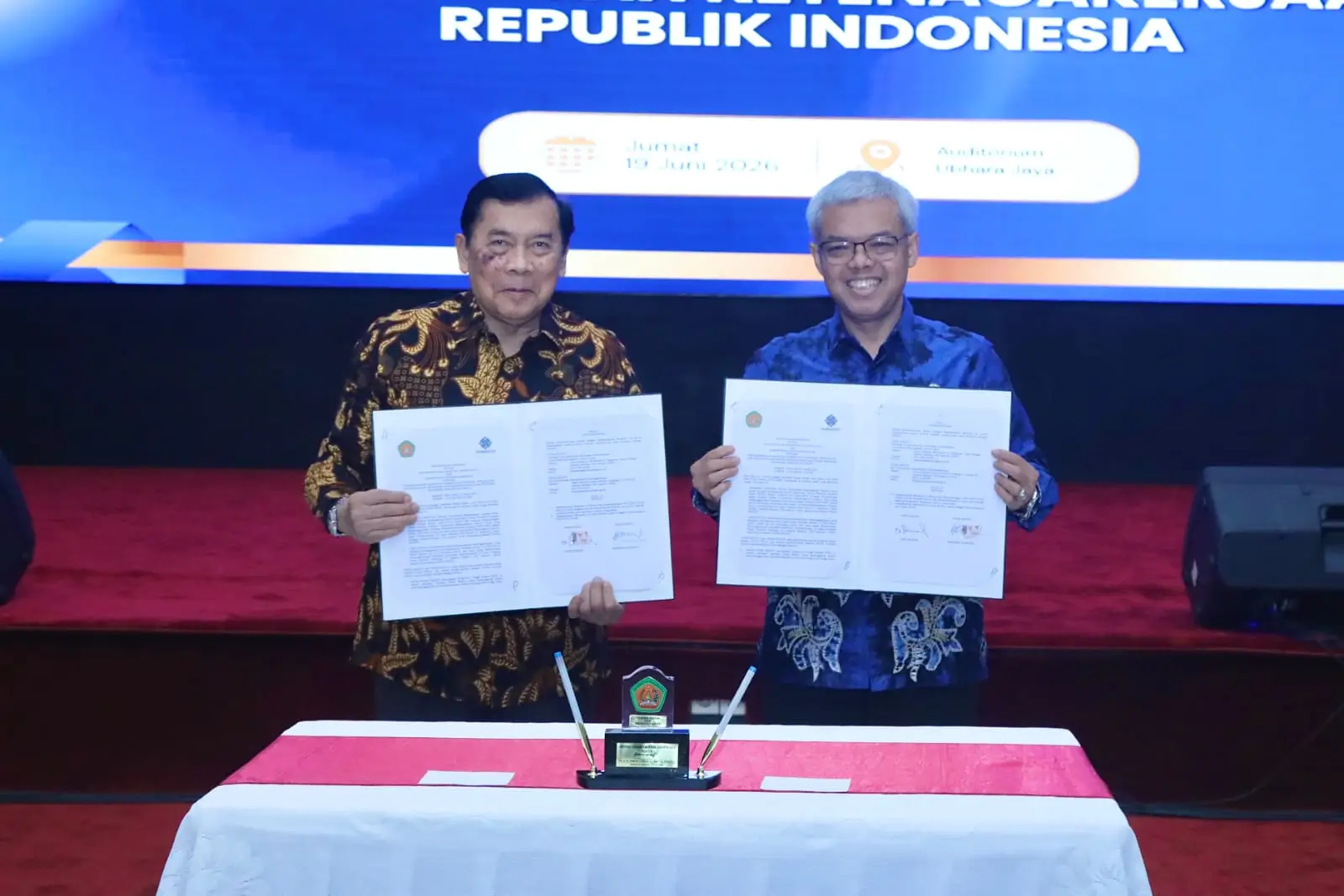 (Kanan) Sekretaris Jenderal Kemnaker, Cris Kuntadi