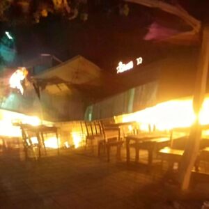 Diduga Dipicu Ledakan Elpiji: Empat Bangunan Ludes Terbakar di Dukuh Kupang Surabaya, Satu Orang Alami Luka Bakar