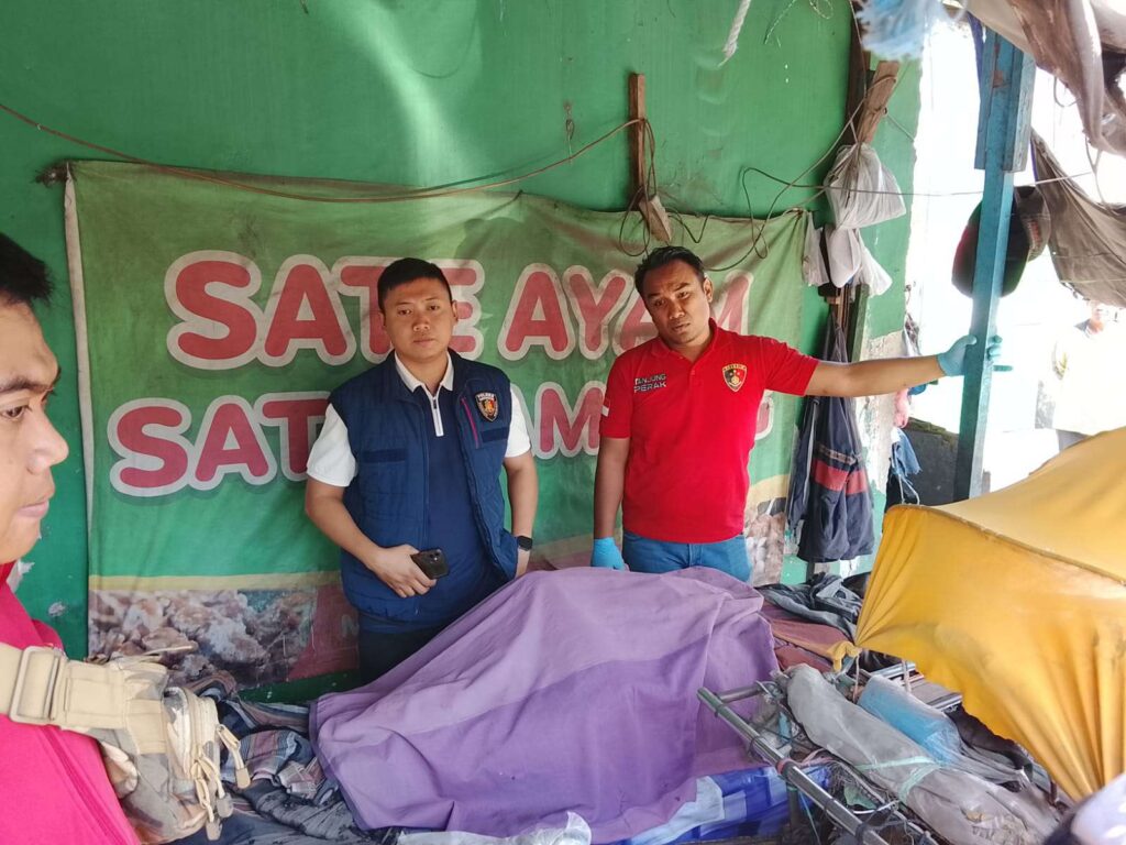 Ditemukan Meninggal di Pasar | Pria 58 Tahun Meninggal di Stand Pasar Pogot, Petugas Lakukan Evakuasi