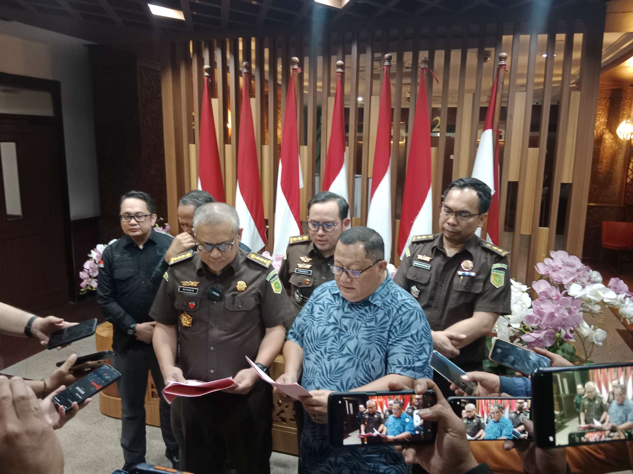Foto: Asisten Pidana Khusus Kejati Jawa Timur I Gede Punia saat mengumumkan penetapan mantan Dirut Kebun Binatang Surabaya sebagai tersangka dugaan korupsi pengelolaan keuangan senilai Rp10,2 miliar.