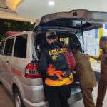 Perempuan 42 Tahun Ditemukan Meninggal di Luar Pasar Atom Surabaya, Jenazah Dievakuasi ke Rumah Duka