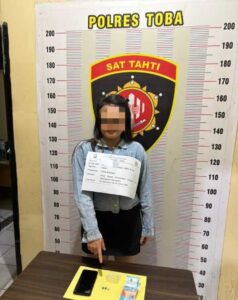 Seorang Wanita Ditangkap Saat Hendak Menjual Ekstasi kepada Polisi Menyamar di Room Kafe Balige