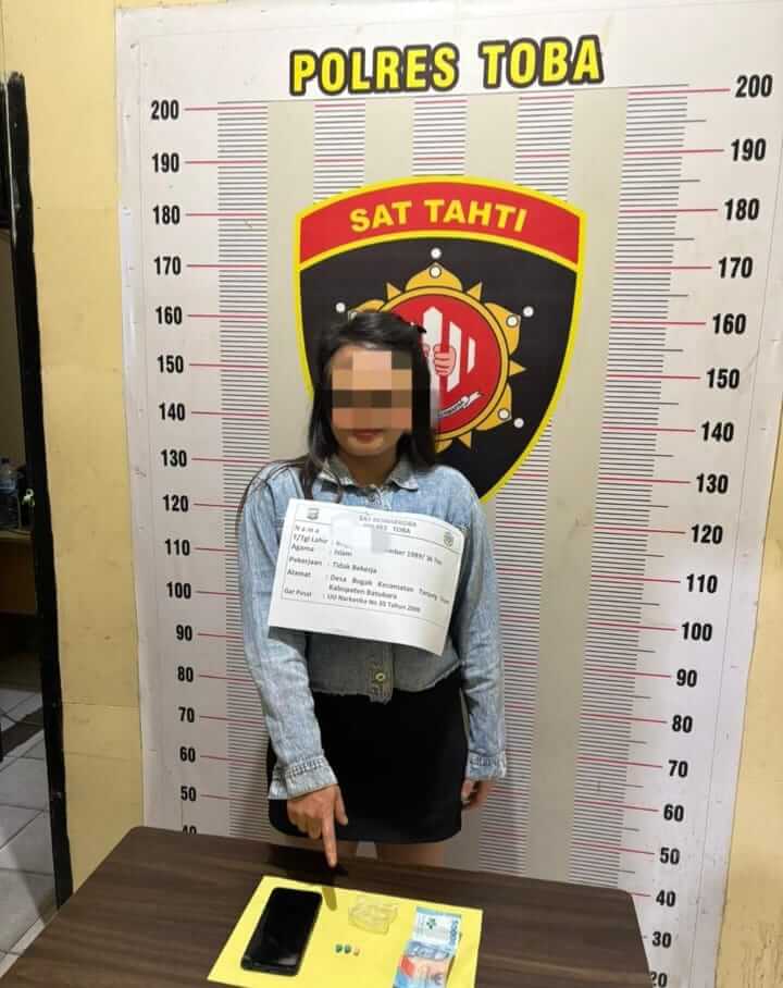Seorang Wanita Ditangkap Saat Hendak Menjual Ekstasi kepada Polisi Menyamar di Room Kafe Balige