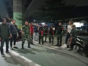 Patroli/Siskamling Keliling, Babinsa Koramil 01/Jatinegara Perkuat Jaga Keamanan Lingkungan