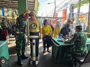 Bakti Kesehatan TNI Hadir untuk Masyarakat, Warga Pondok Gede Antusias Ikuti Pemeriksaan Kesehatan Gratis