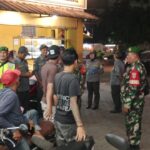 Patroli Humanis Babinsa Koramil 03/Teluk Pucung Pererat Kedekatan dengan Masyarakat