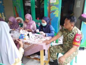 Koramil 06/Cakung Gelar Bakti Kesehatan Teritorial di Jatinegara