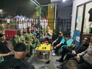 Patroli/Siskamling Koramil 06/Cakung Perkuat Sinergi Tiga Pilar dan Warga, Wujudkan Wilayah Aman dan Kondusif