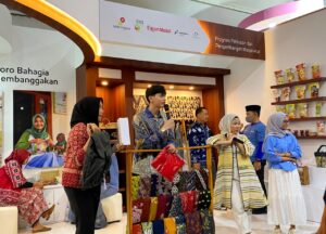 Belajar di Tengah Festival, Peserta Pelatihan Kerja EMCL Asah Kemampuan Promosi Produk UMKM