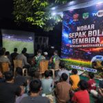 Sorak Gembira Warnai Nobar TNI Bersama Warga di Jatiraden, Pererat Kebersamaan dan Silaturahmi