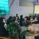 Nobar Piala Dunia Jadi Sarana Serap Aspirasi, Babinsa Koramil 03/Teluk Pucung Pererat Komunikasi dengan Warga