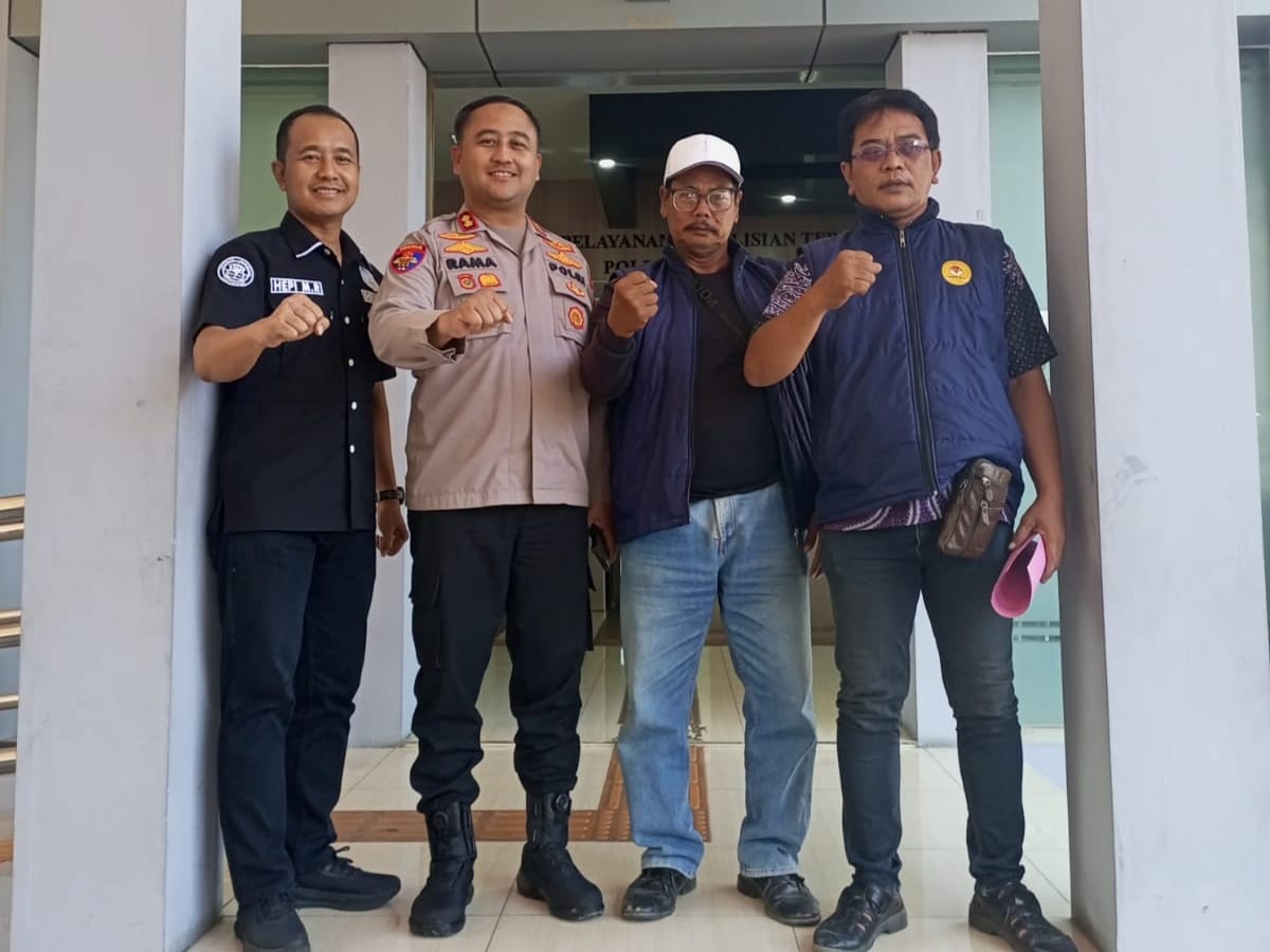 Foto: Dari kiri Kasi Humas Iptu HEPI Muslih Riza mendampingi Kapolres Gresik AKBP Ramadhan Nasution bersama Sungatno Hadi Wakil Ketua dan Kuswanto Sekretaris PJGB