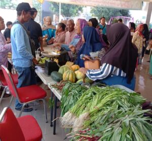 Polres Pelabuhan Tanjung Perak Gelar Gerakan Pangan Murah, Hasil Panen dari Lahan Ketahanan Pangan Tambak Wedi.