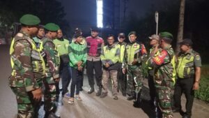 Patroli Humanis Babinsa Koramil 05/Bantar Gebang Pererat Kedekatan dengan Masyarakat