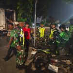 Sinergi TNI, Polri dan Linmas, Koramil 03/Teluk Pucung Hadir Menjaga Keamanan Malam Hari