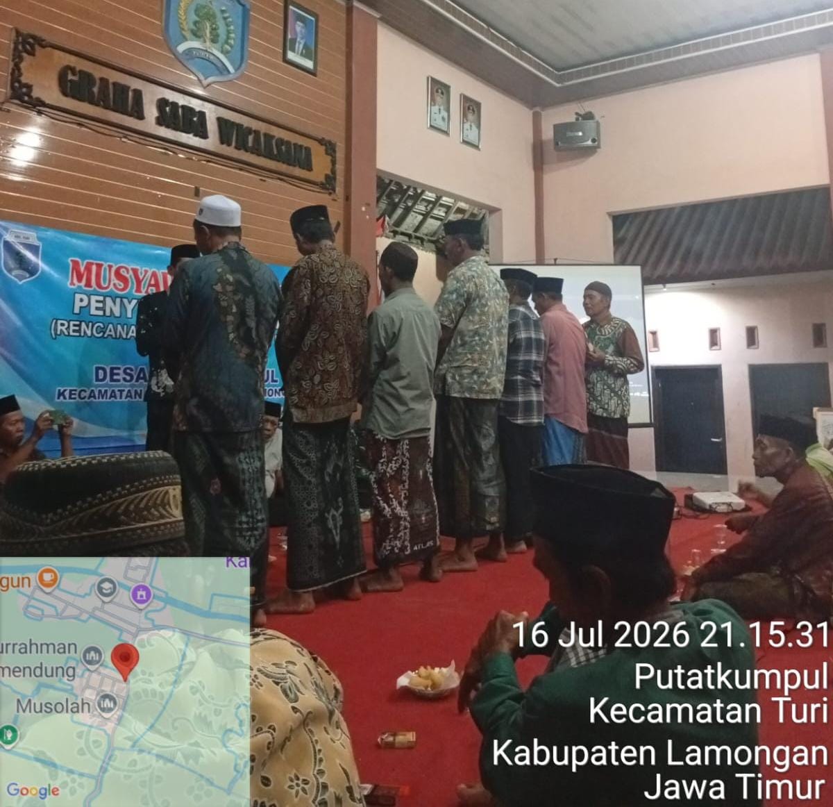 Foto : proses pengukuhan panitia Penjaringan perangkat desa