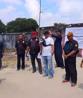 Aksi Warga Bathin Solapan Desak Penegakan Hukum atas Dugaan Gudang CPO Ilegal di Air Kulim