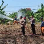 Hadapi Kemarau, Polres Pelabuhan Tanjung Perak Gandeng Damkar Siram Lahan Jagung Ketahanan Pangan